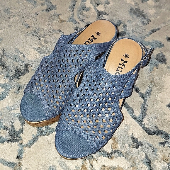 🤍💙🖤 3 Pairs of Women's Mudd Platform Sandals, Sizes 8 & 8.5 - Picture 6 of 11